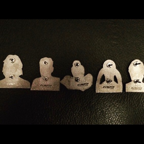 The Fifth Element (Ruby Rhod) Hard Enamel Pin - Picture 4 of 4